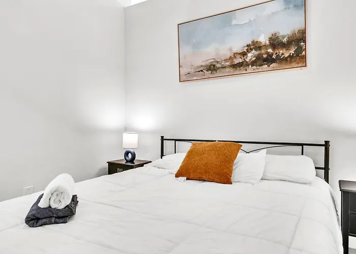 Apartment Soothing Stylish Space Fort Worth